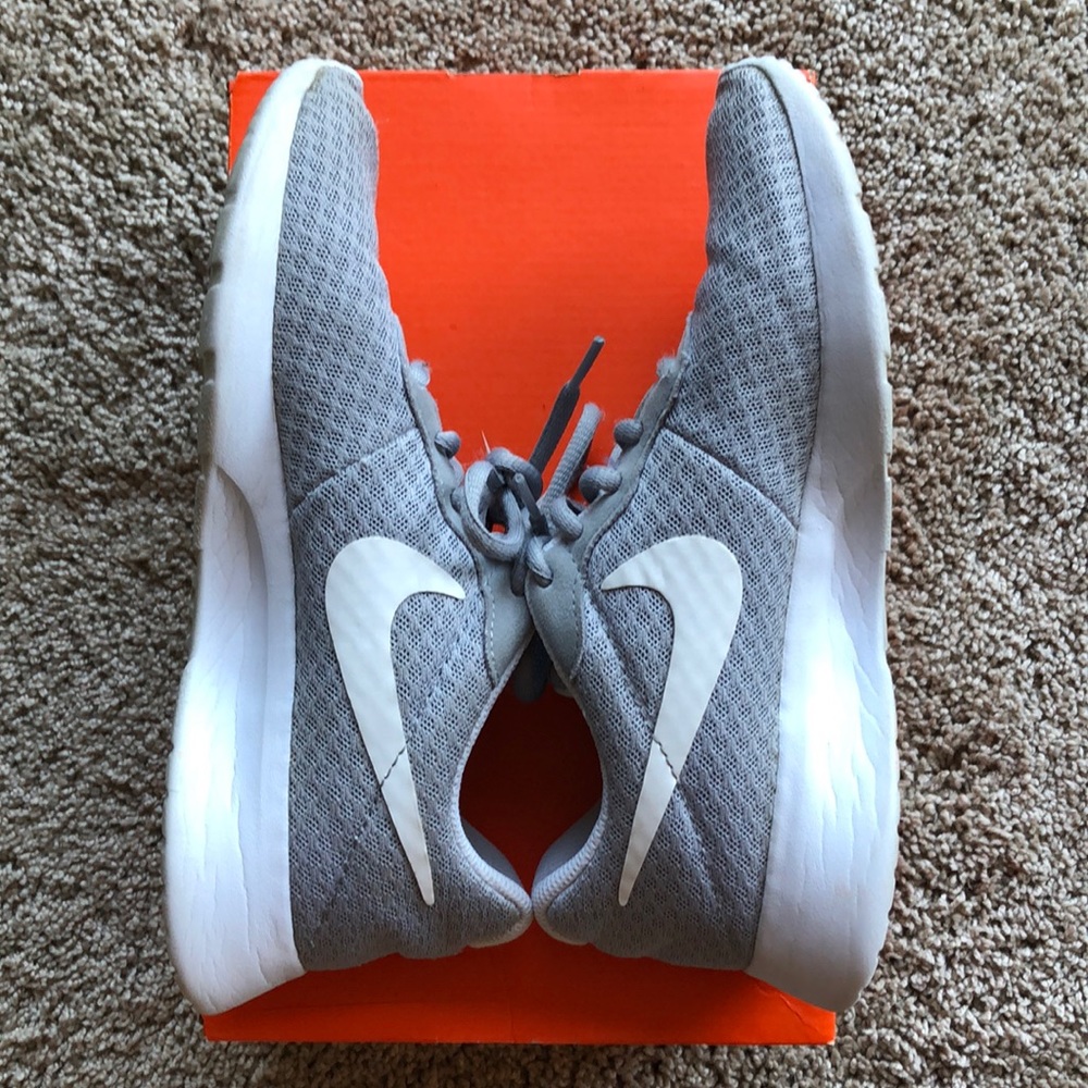 Nike Tanjun Women’s Sneaker